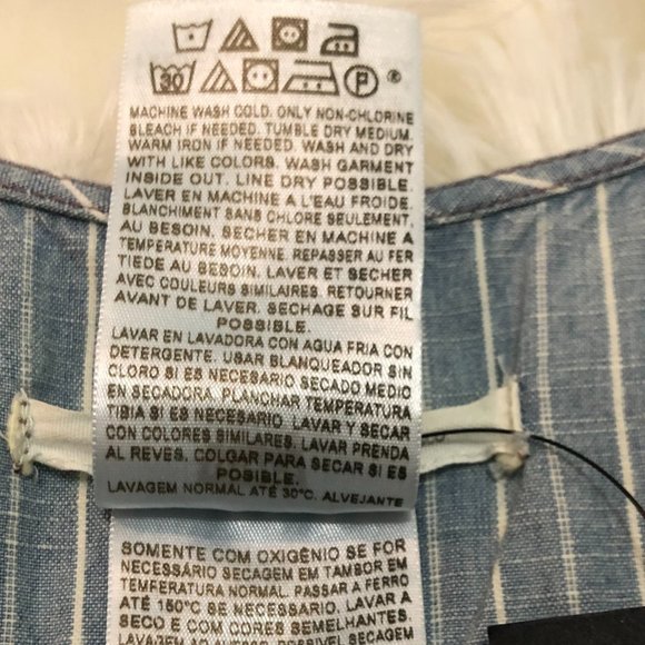 ✨HOST PICK✨ *BRAND NEW* Levi's Striped Button-Up Romper - Size XS - Picture 8 of 12